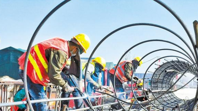 致敬！高溫下的建設(shè)者